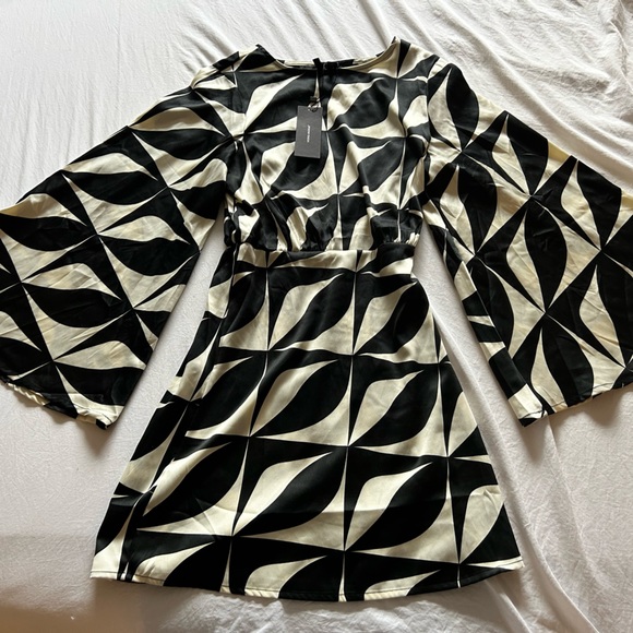 70's style Kypra Mini Dress - Picture 2 of 5